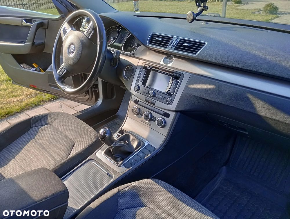 Volkswagen Passat 1.6 TDI Comfortline - 9