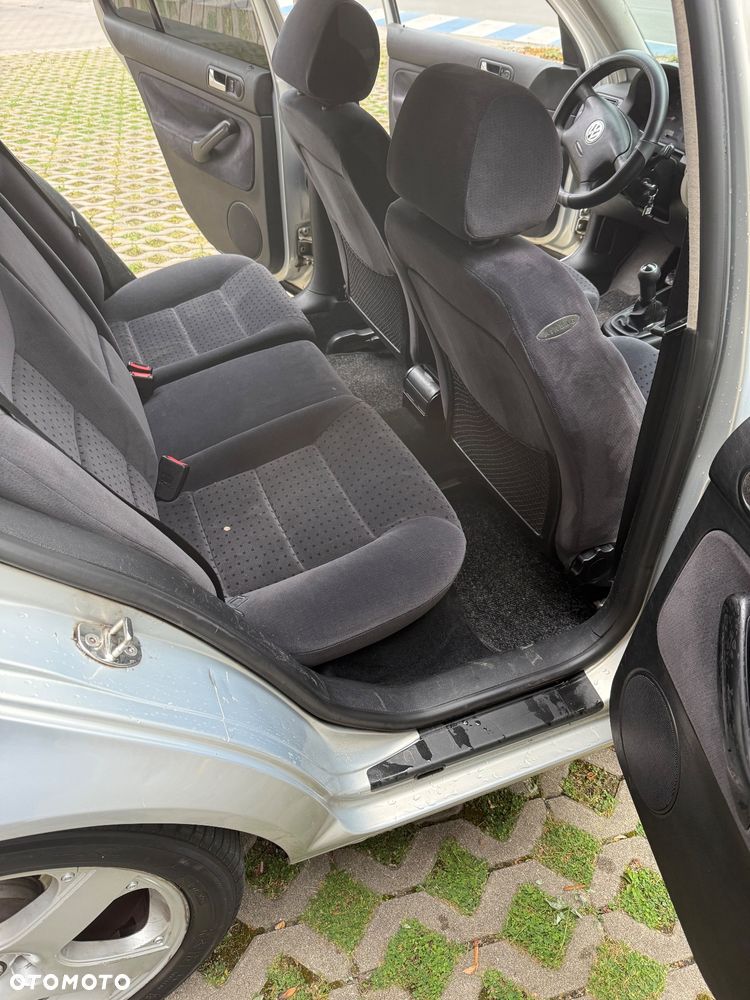 Volkswagen Golf IV 1.6 Highline - 25