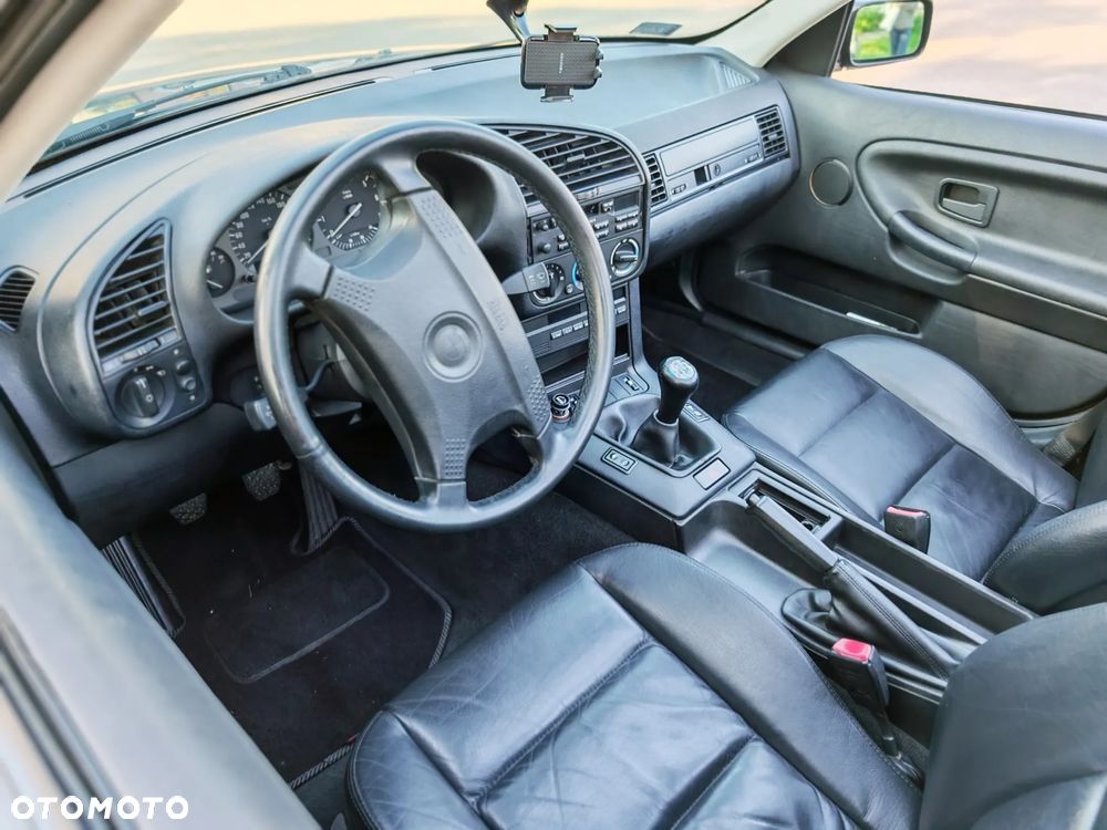 BMW Seria 3 320i - 26