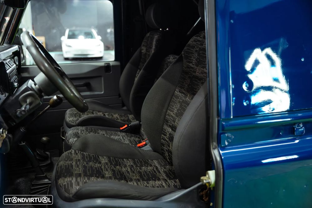 Land Rover Defender 90 2.5 TD5 Metal Top - 15