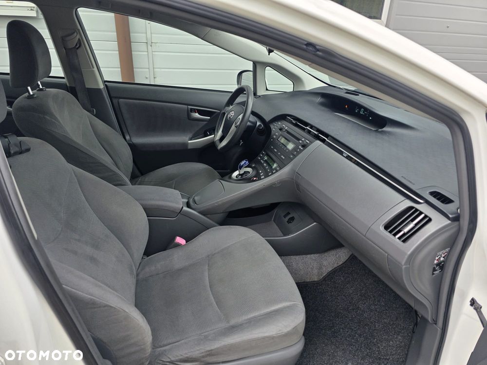 Toyota Prius (Hybrid) - 22