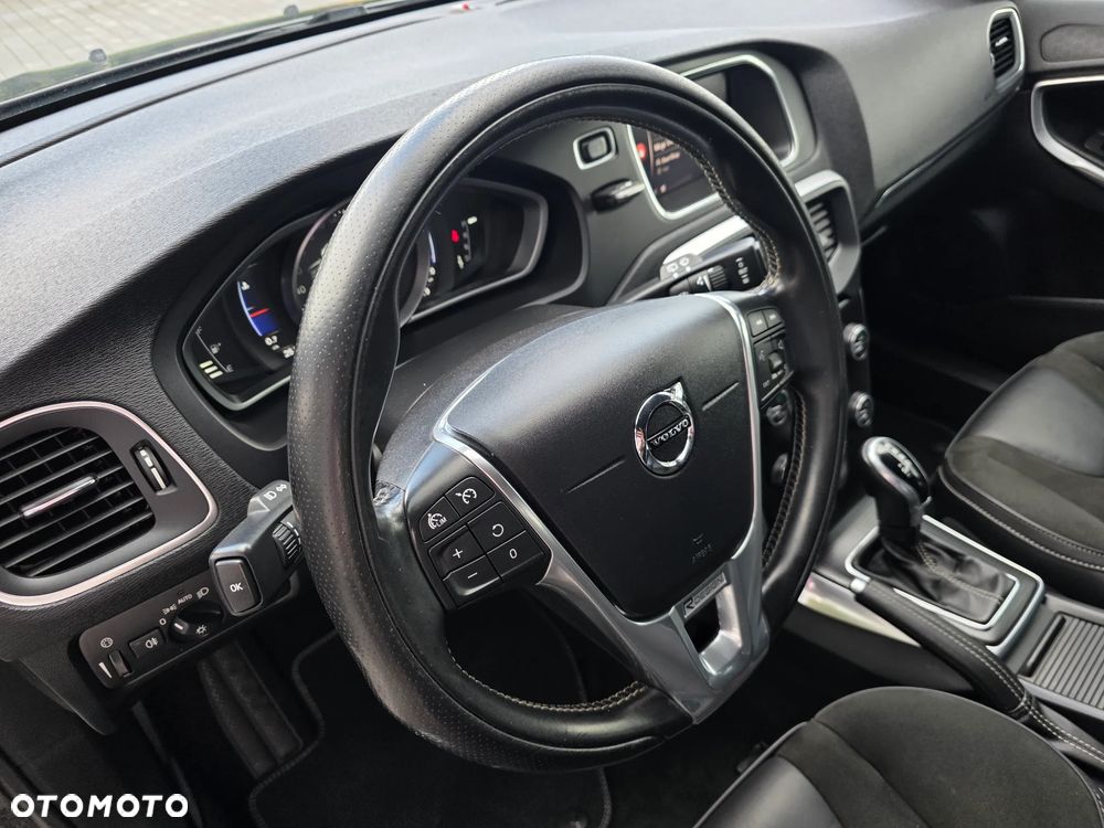 Volvo V40 D3 Geartronic RDesign - 19