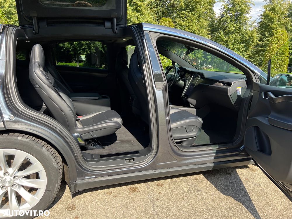Tesla Model X - 5