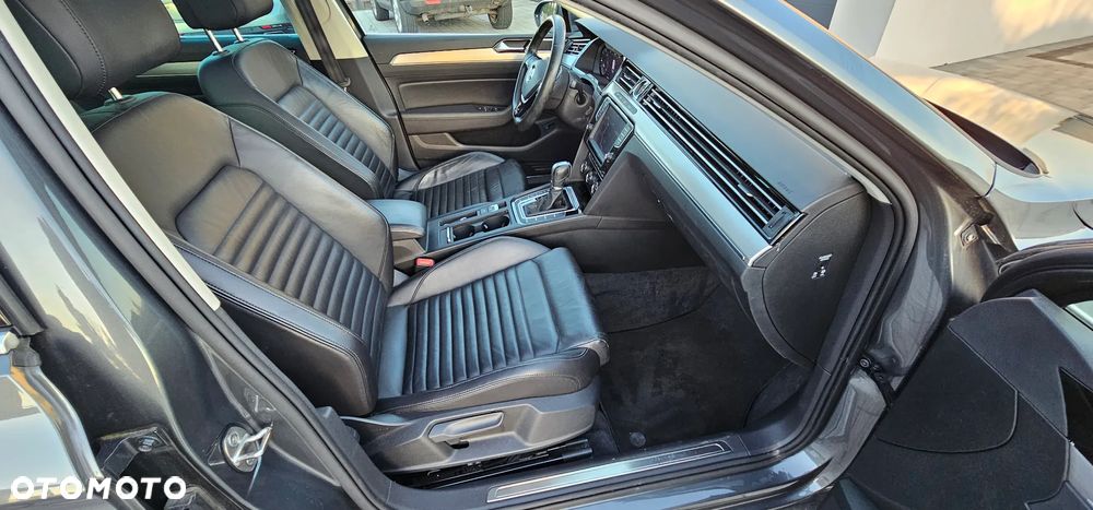 Volkswagen Passat Variant 2.0 TDI SCR 4Motion DSG Highline - 17
