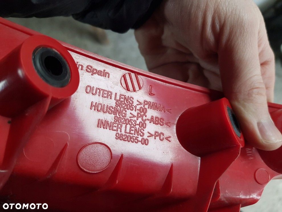 SEAT LEON II 05- LEWA TYLNA LAMPA ORYGINAŁ 1P0945111D STAN BDB - 14