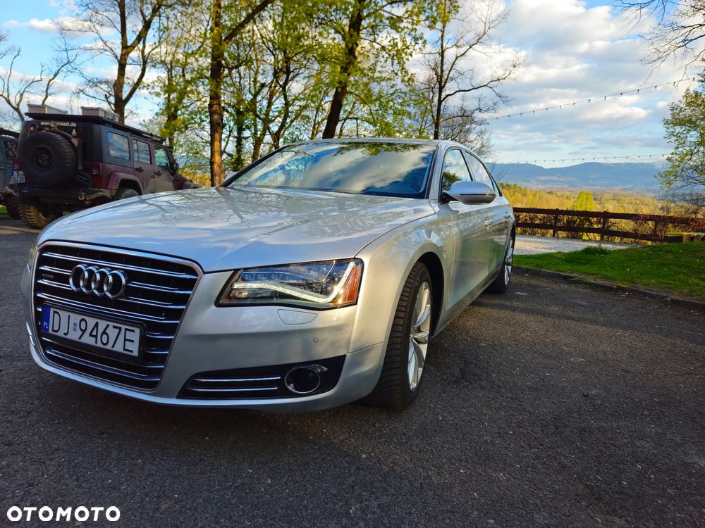 Audi A8 2012 photo 2