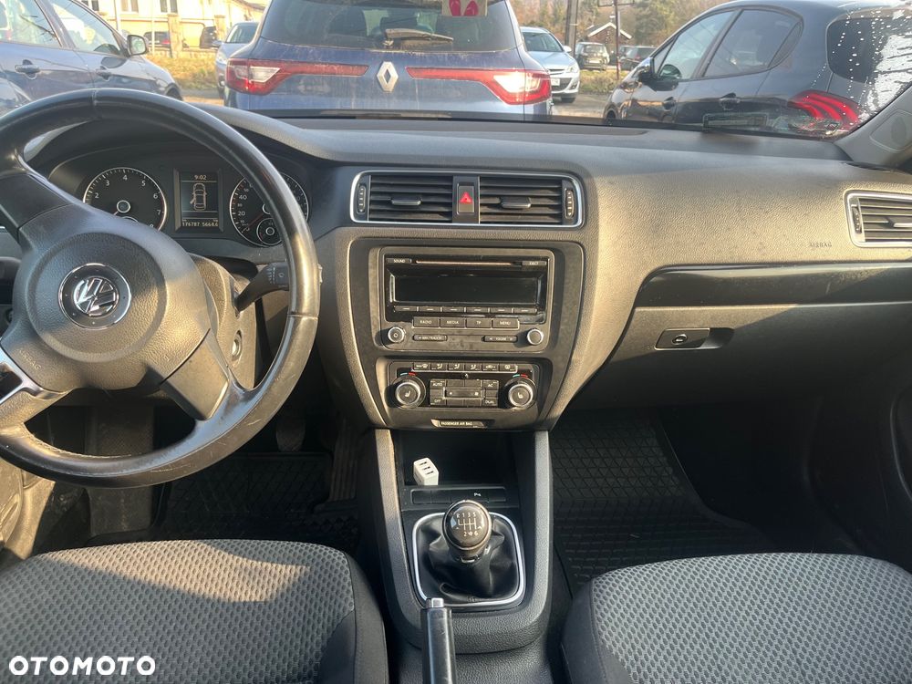 Volkswagen Jetta - 5