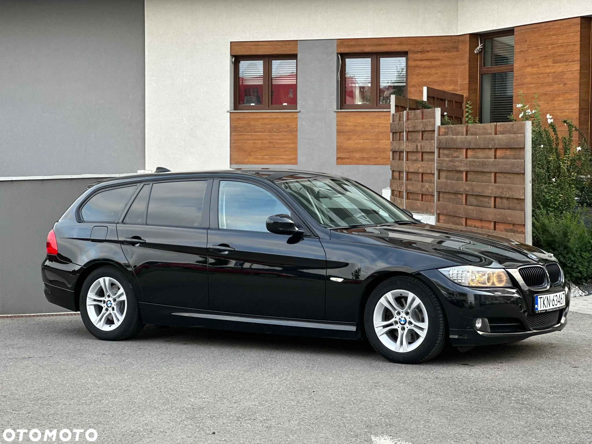 BMW Seria 3 320d DPF Touring - 4