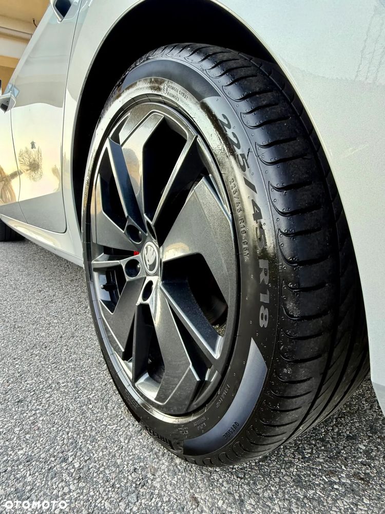 Skoda Octavia Combi 2.0 TDI DSG 4x4 RS Plus - 35