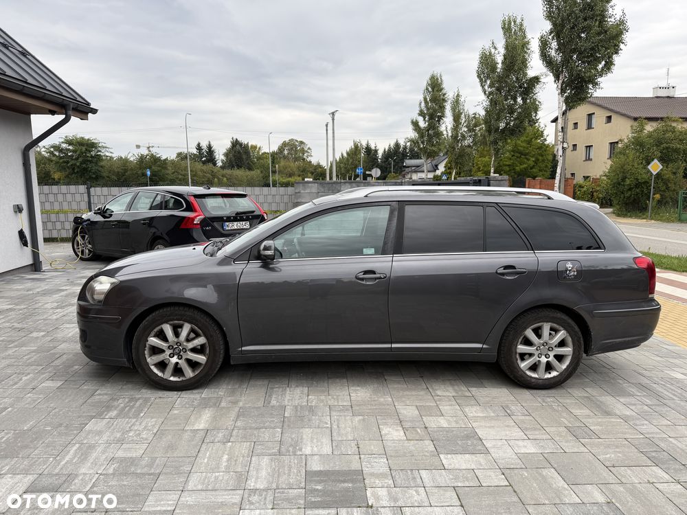 Toyota Avensis - 12