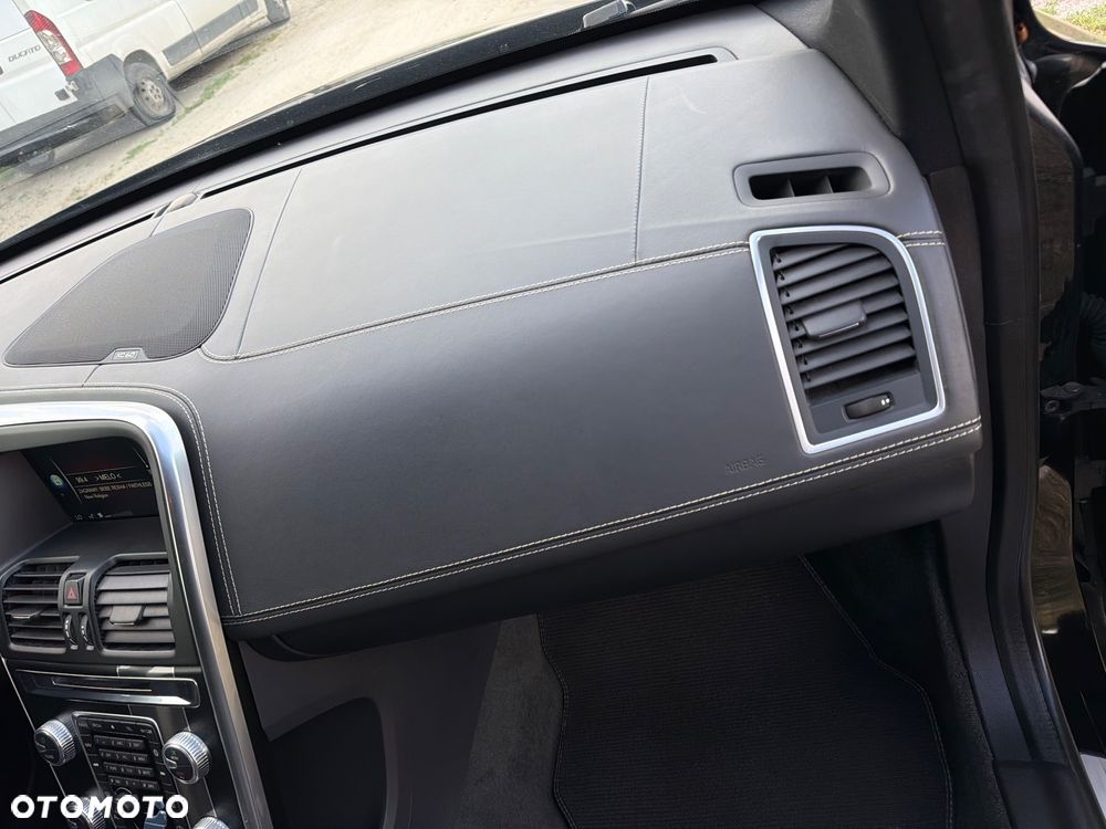 Volvo XC 60 D4 Drive-E R-Design Momentum - 24