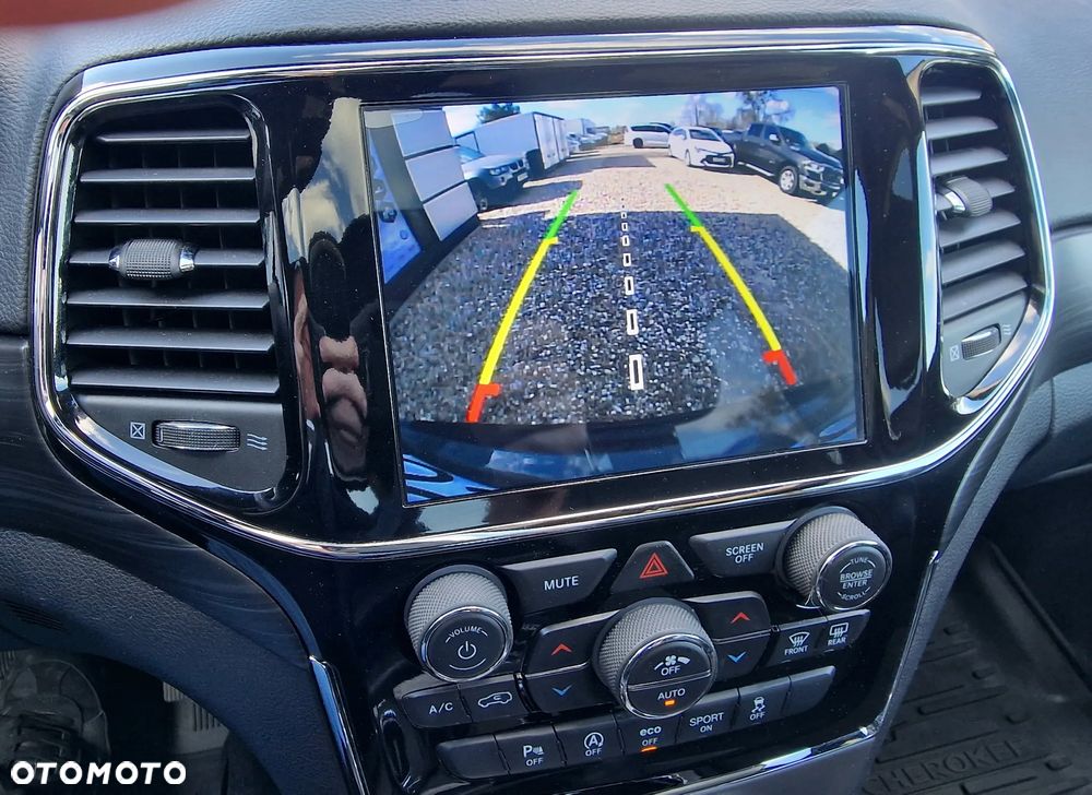 Jeep Grand Cherokee - 19