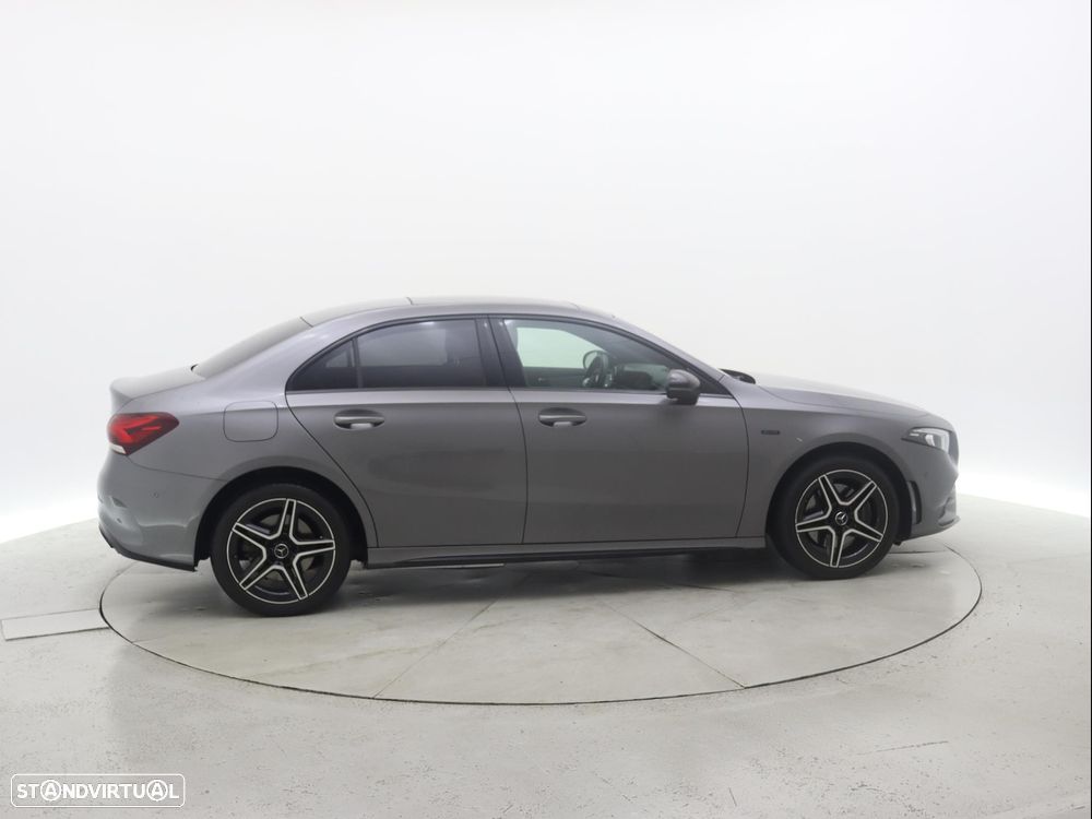 Mercedes-Benz A 250 e AMG Line - 8