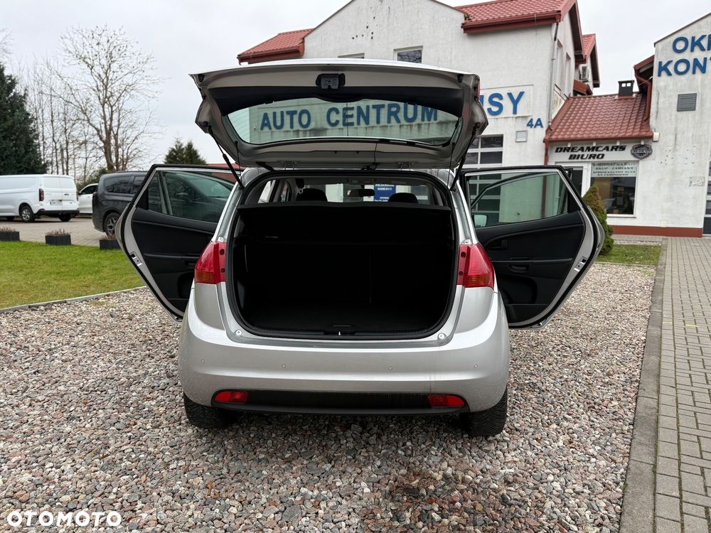 Kia Venga - 10