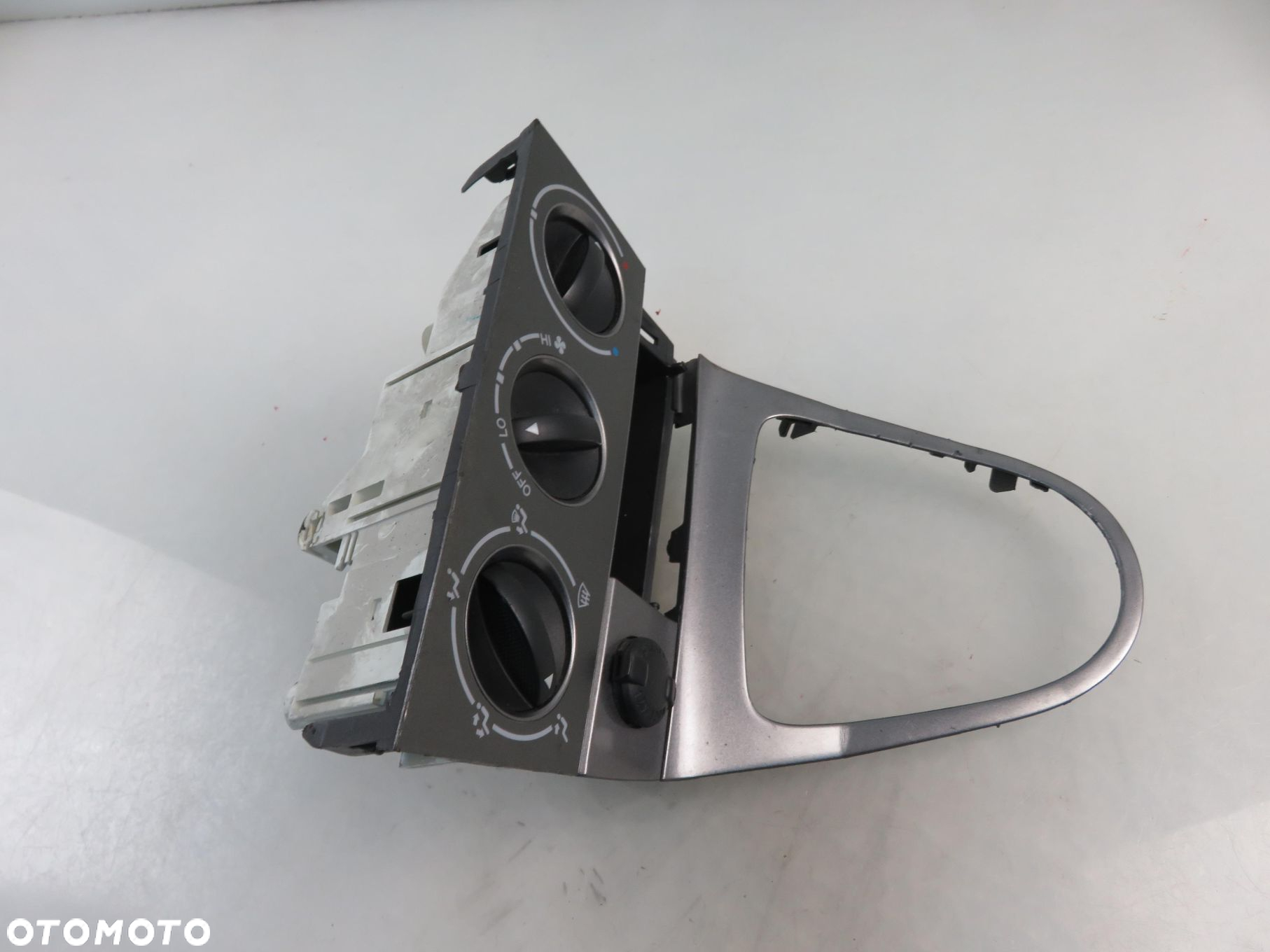 PANEL NAWIEWU Z AC PONTIAC VIBE I - 2