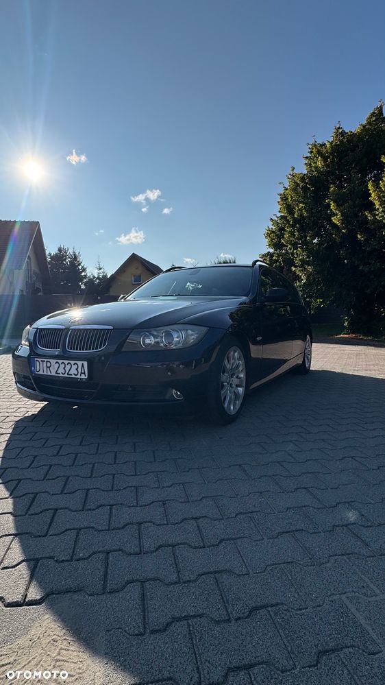 BMW Seria 3 325i - 4