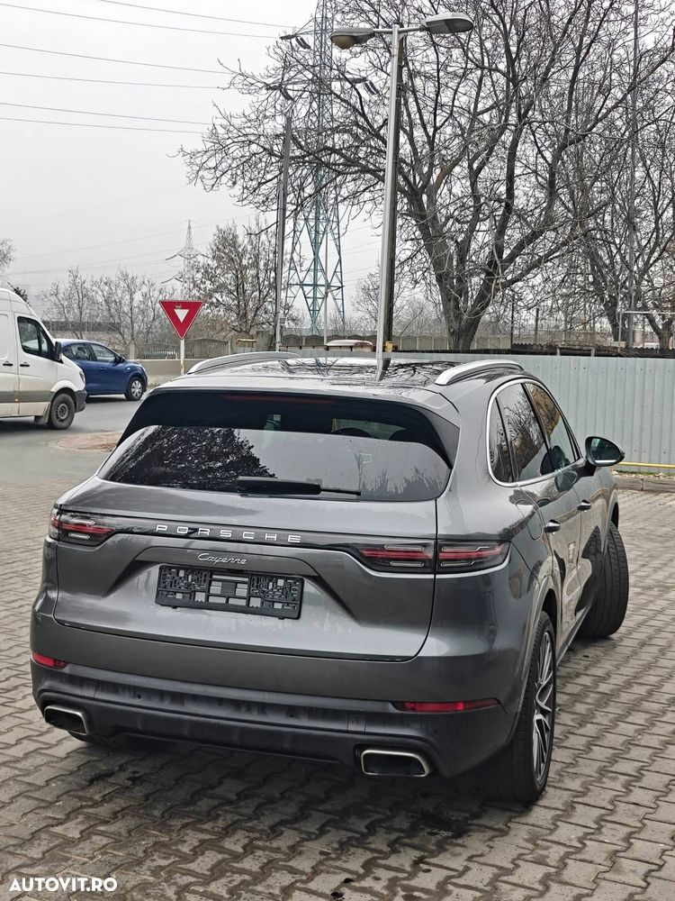 Porsche Cayenne - 4