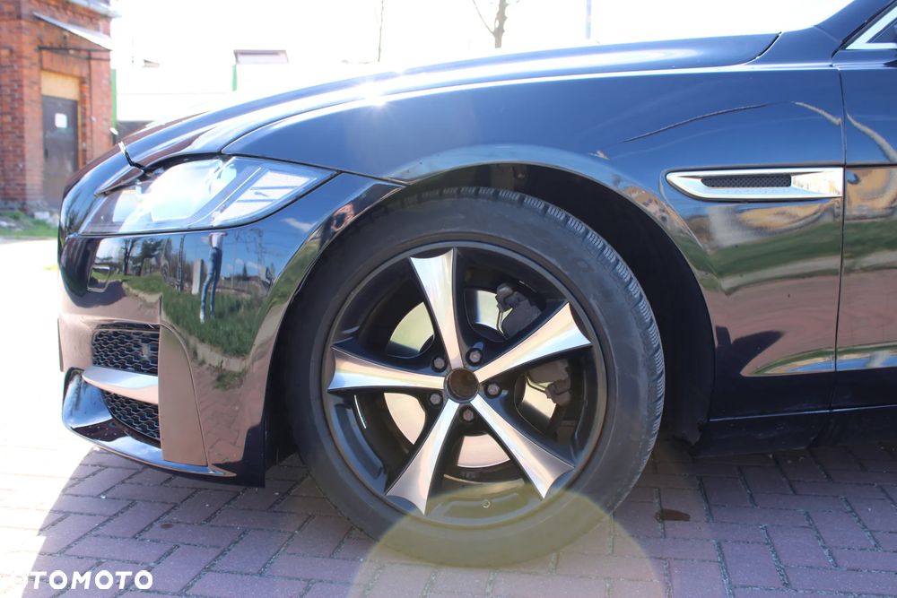 Jaguar XF 20d Prestige - 14