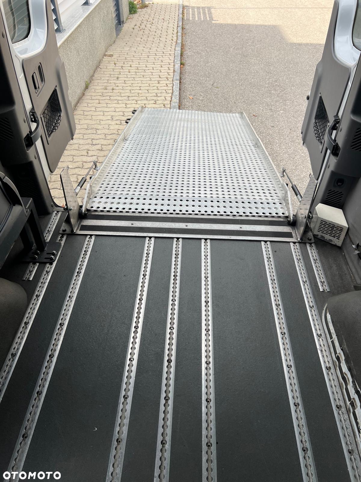 Mercedes-Benz Sprinter - 9