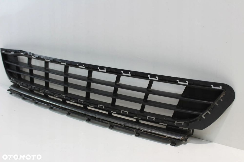 KRATKA ŚRODKOWA ZDERZAK PRZÓD VW GOLF 7 VII CHROM 5G0853677A - 2