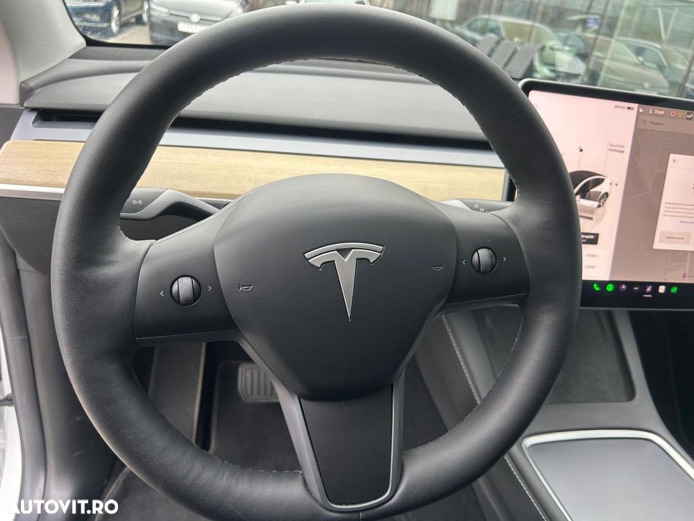 Tesla Model Y Long Range Dual Motor AWD - 17