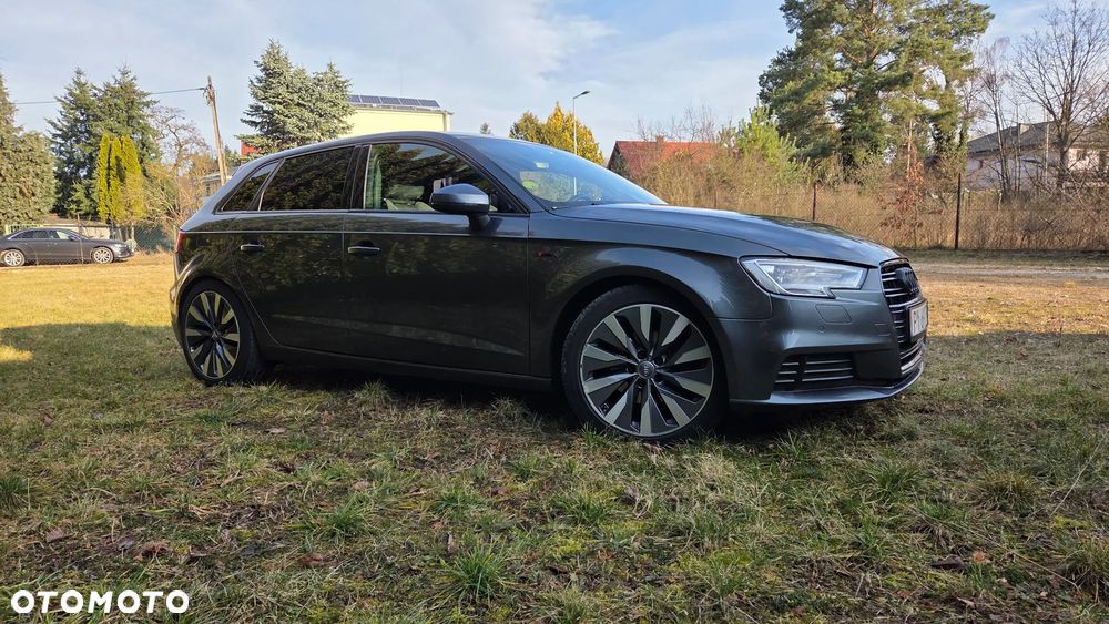 Audi A3 Sportback 1.6 TDI (clean diesel) S line Sportpaket - 2