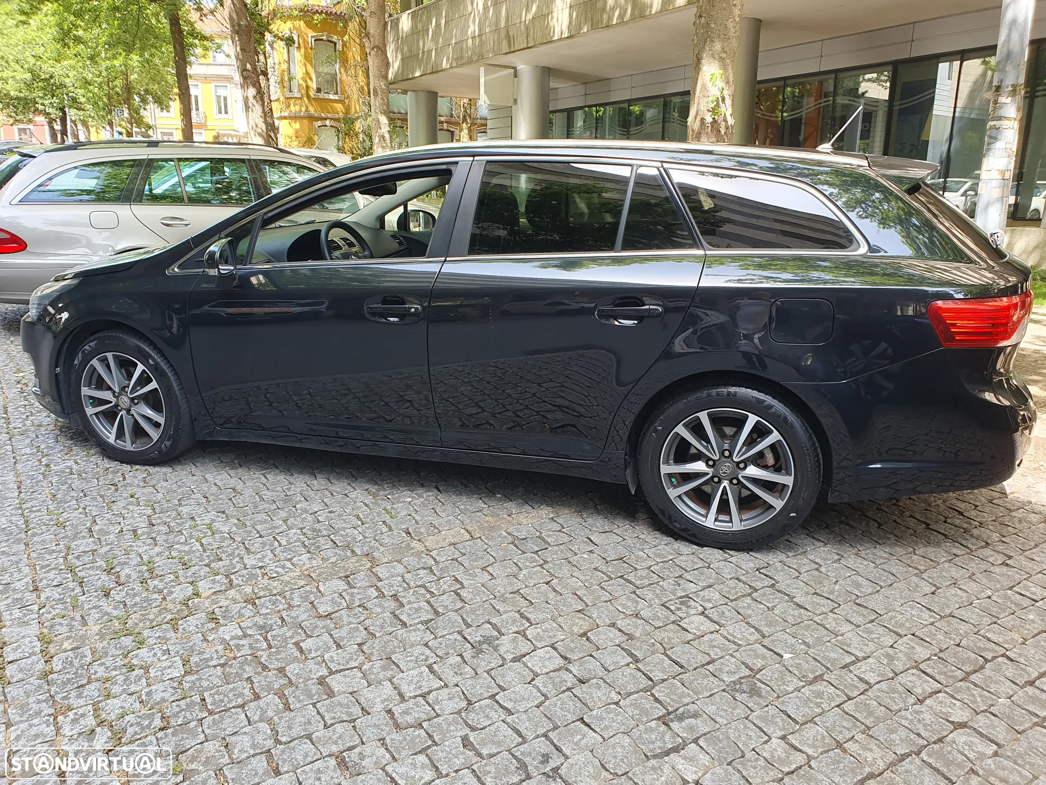 Toyota Avensis SW 2.0 D-4D Exclusive - 4