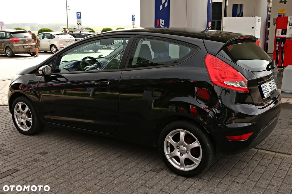 Ford Fiesta 1.25 Ambiente - 23
