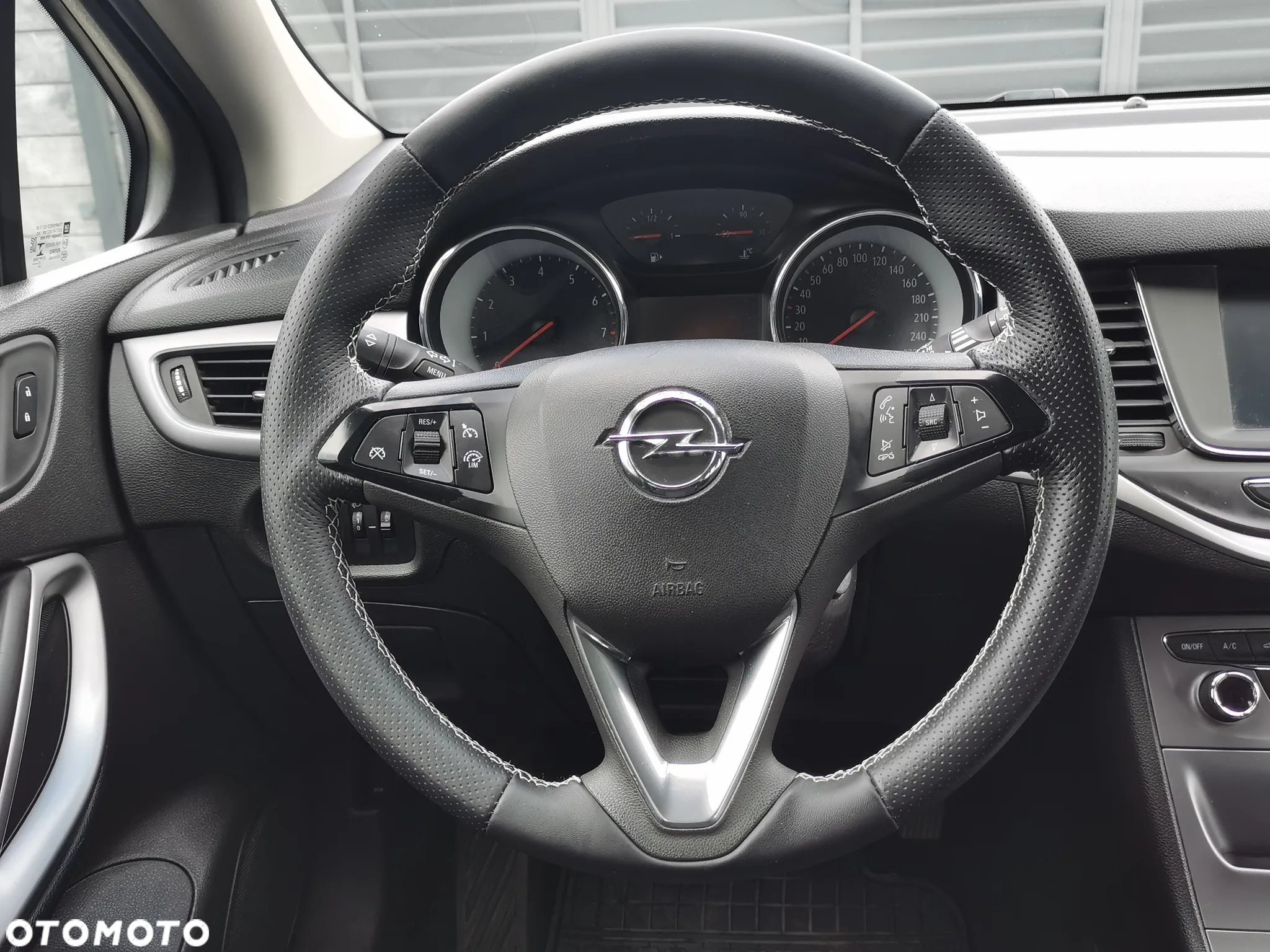 Opel Astra V 1.4 T Enjoy - 27