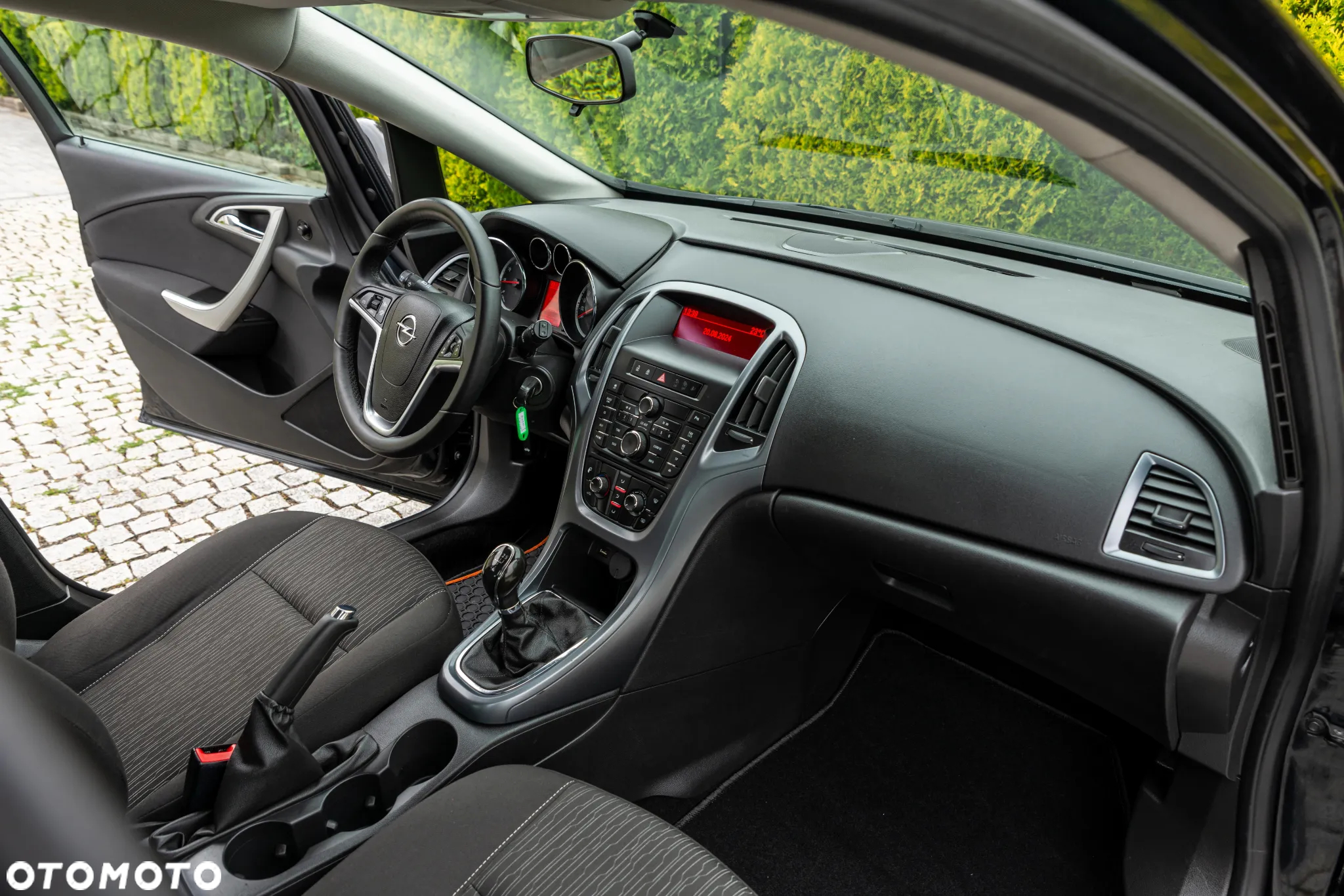 Opel Astra IV GTC 1.4 Active - 26