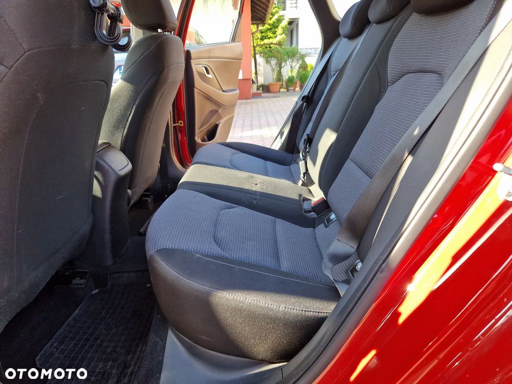 Hyundai i30 1.5 DPI Classic + - 15