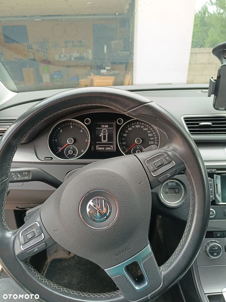 Volkswagen Passat 2.0 TDI Comfortline DSG - 10