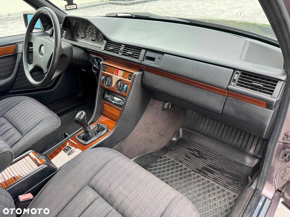 Mercedes-Benz W124 (1984-1993) - 24