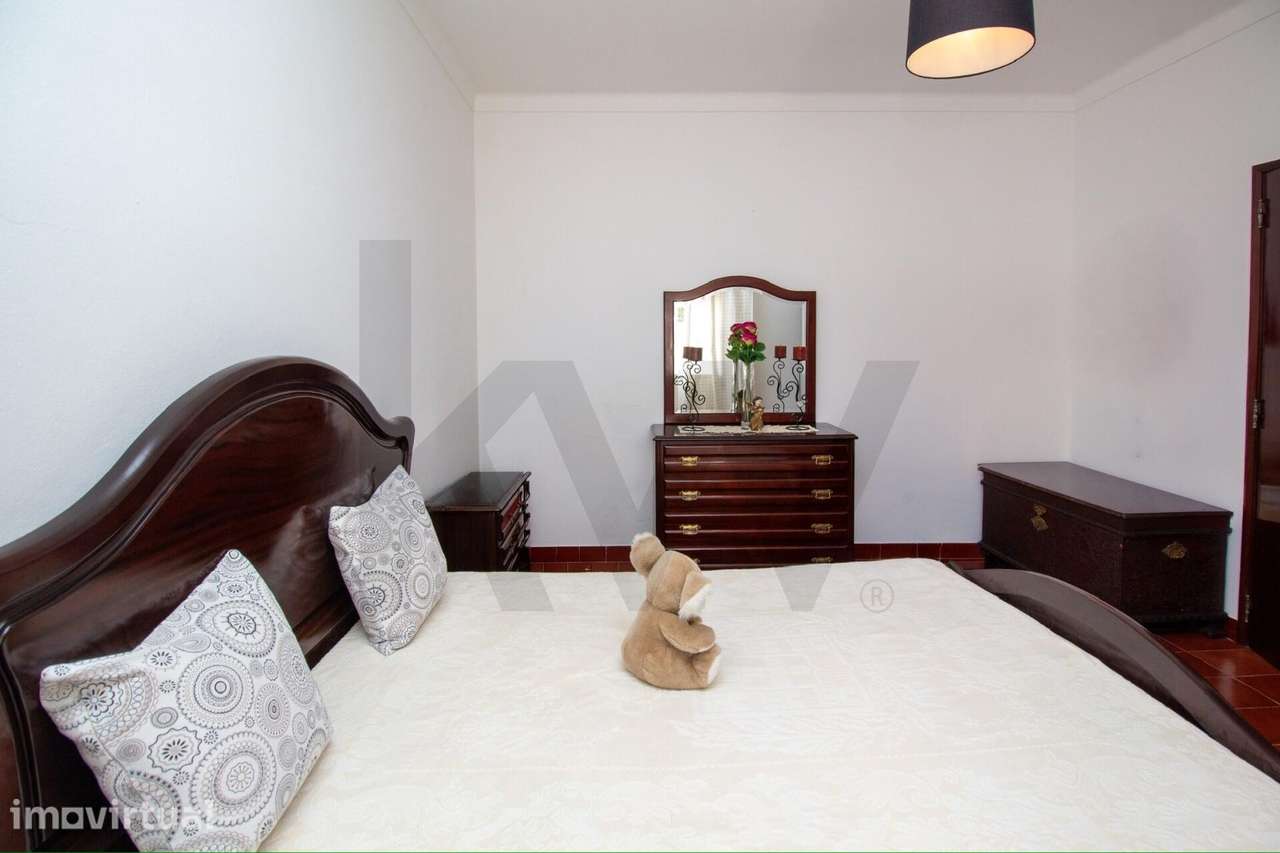 Moradia Térrea Tradicional com Enorme Terreno de 1.189 m2 em Alpiar - Grande imagem: 2/19