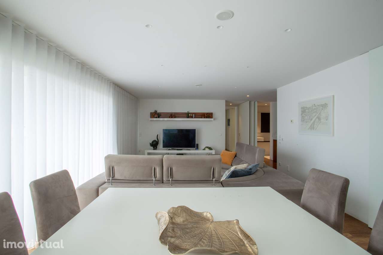 Apartamento T3 com Vista Deslumbrante no Coração de Vila Nova de Gaia - Grande imagem: 2/55