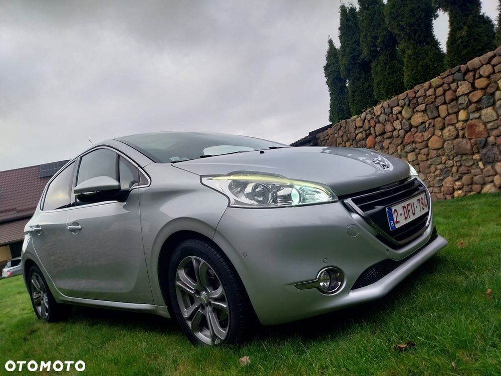 Peugeot 208 - 1