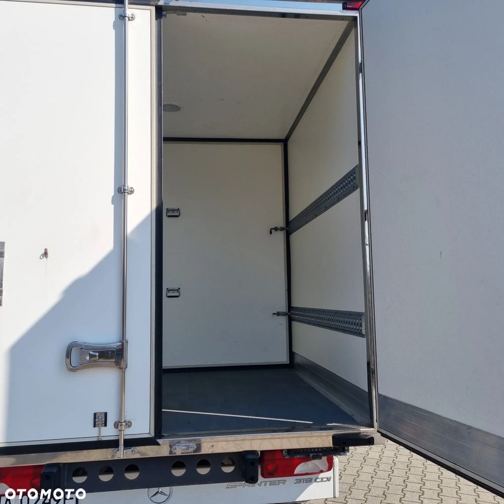 Mercedes-Benz Sprinter - 11