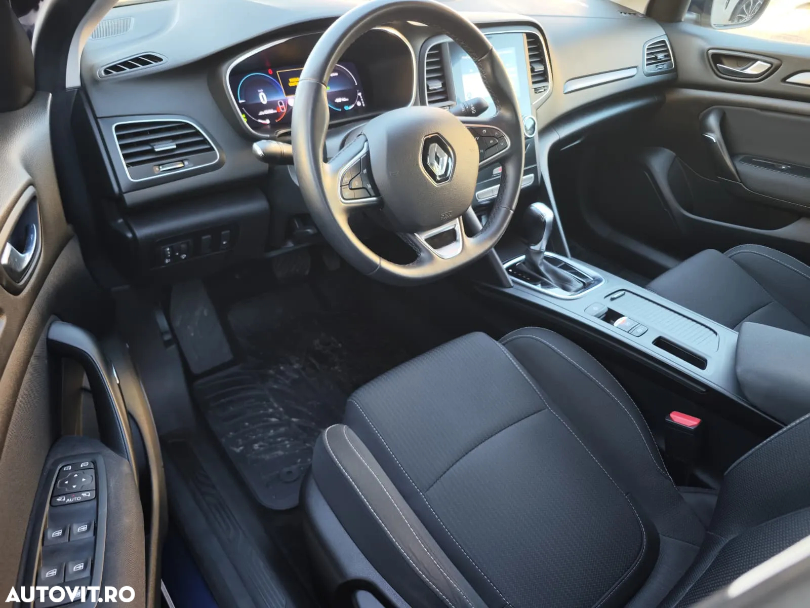 Renault Megane Grandtour E-TECH Plug-in 160 BUSINESS EDITION - 14