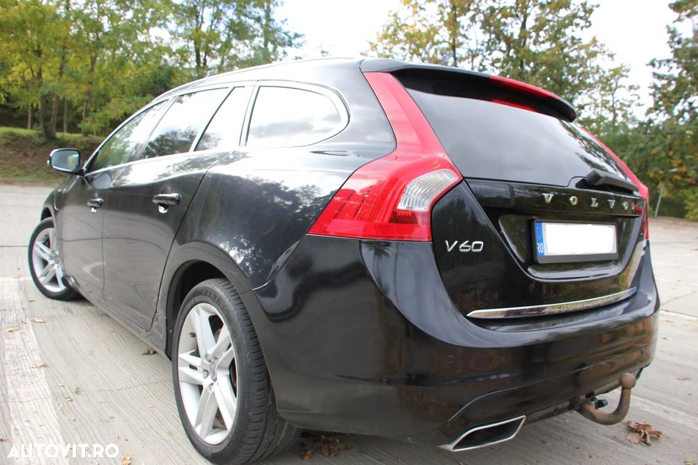 Volvo V60 D6 Plug-In-Hybrid AWD Geartronic Summum - 4