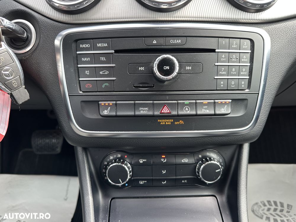 Mercedes-Benz GLA 200 7G-DCT - 21