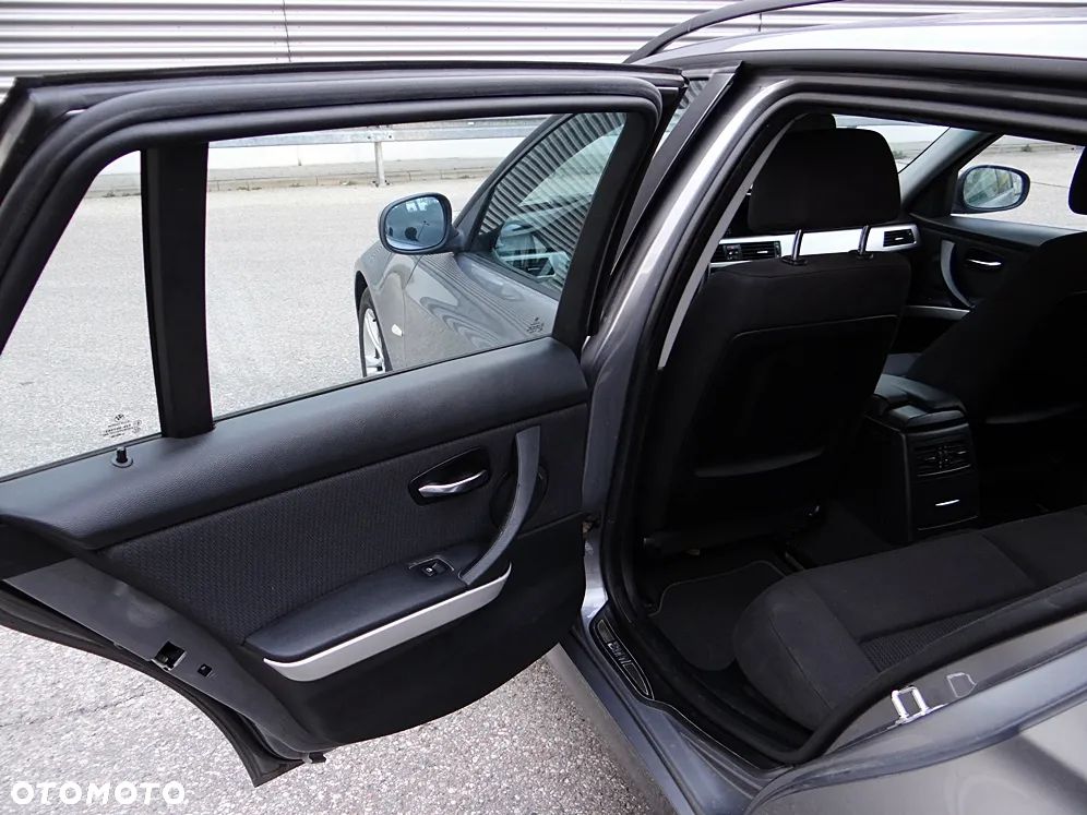 BMW Seria 3 318d DPF Edition Lifestyle - 36