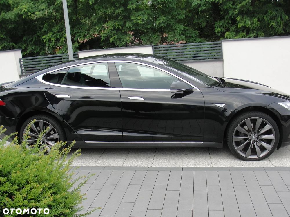 Tesla Model S - 5