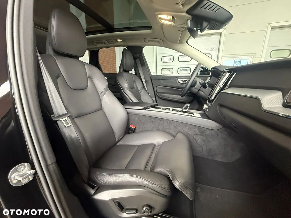 Volvo XC 60 B5 B AWD Plus Bright - 12