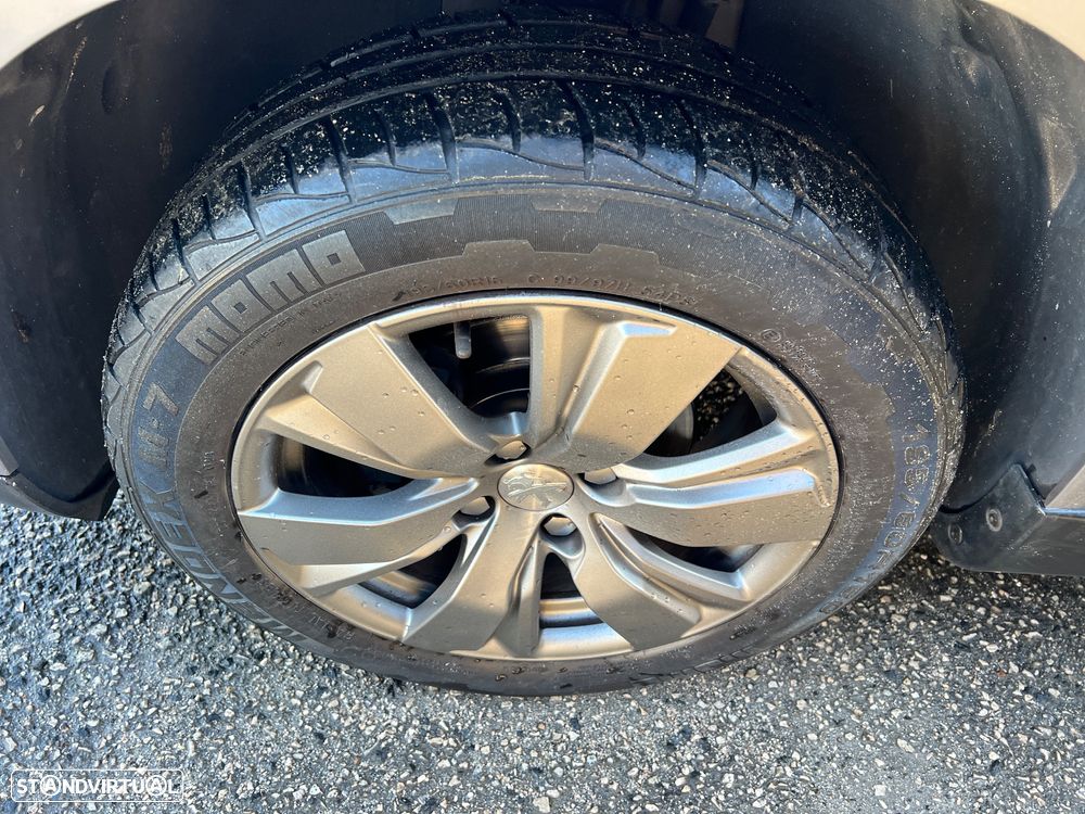 Peugeot 2008 1.2 PureTech Style - 19