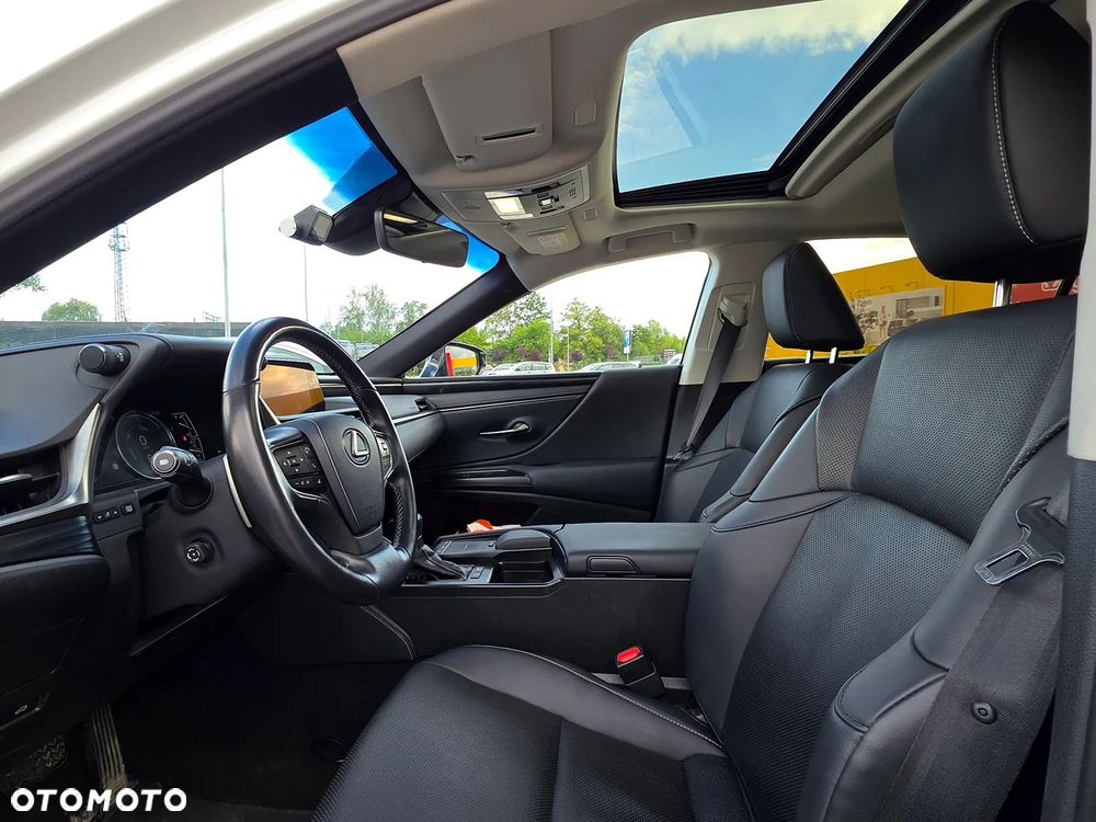 Lexus ES 300h Business Edition + - 11