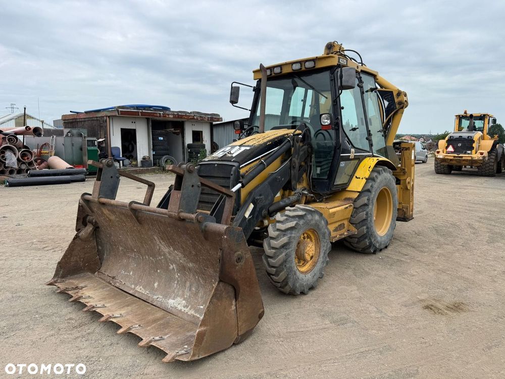 Caterpillar 432 D 4X4 - 1