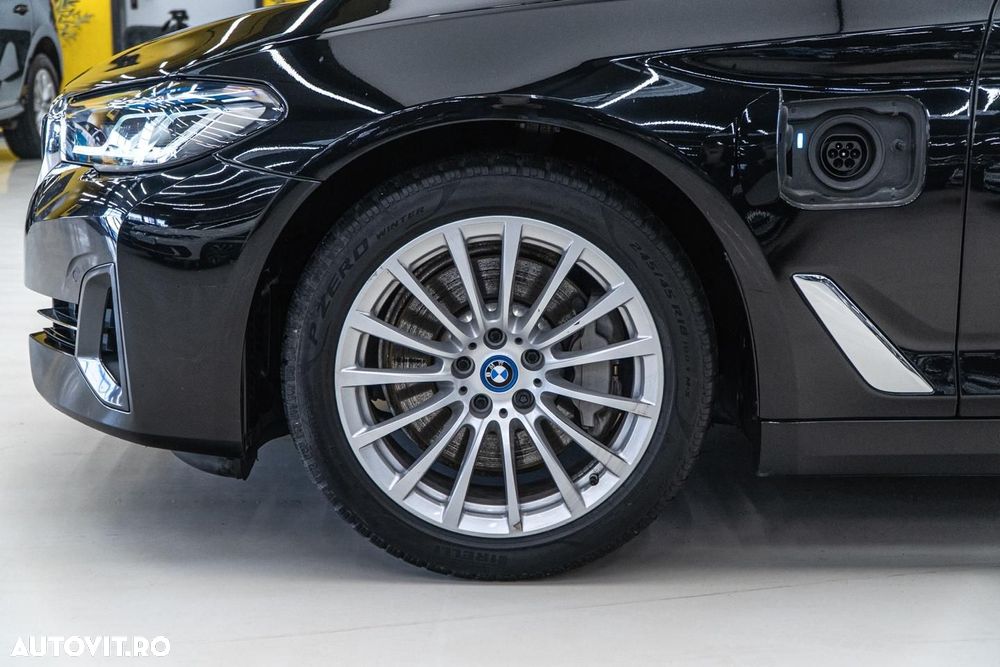 BMW Seria 5 520e Aut. Luxury Line - 36