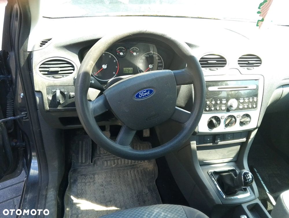 Ford Focus mk2 (04-07r.) 1.6B 100KM. Silnik C16HDEZ Skrzynia CIB5 lakier C6 / 6DYE – Sea Grey.Cały na części. GWARANCJA !!!  Przód Tył Zestaw Komplet Drzwi Klapa Zderzak Błotnik Maska Grill Atrapa Szyba Pas Lampa Lusterko Boczki Fotel Kanapa Kokpit Deska Rozdzielcza Przełącznik Włącznik Sterownik Przewody Wiązka Instalacja Moduł Komputer Czujnik Listwa Pompa Alternator Wtryski Głowica Rozrusznik Kompresor Sprzęgło Dwumas Silnik Skrzynia ABS Klimatyzacji Paliwa Wspomagania Kolektor Turbina Przepustnica Zawór Chłodnica Koło Hak Belka Sanki Zawieszenie Mcpherson Półoś Amortyzator Wydech Tłumik Zacisk Most - 6