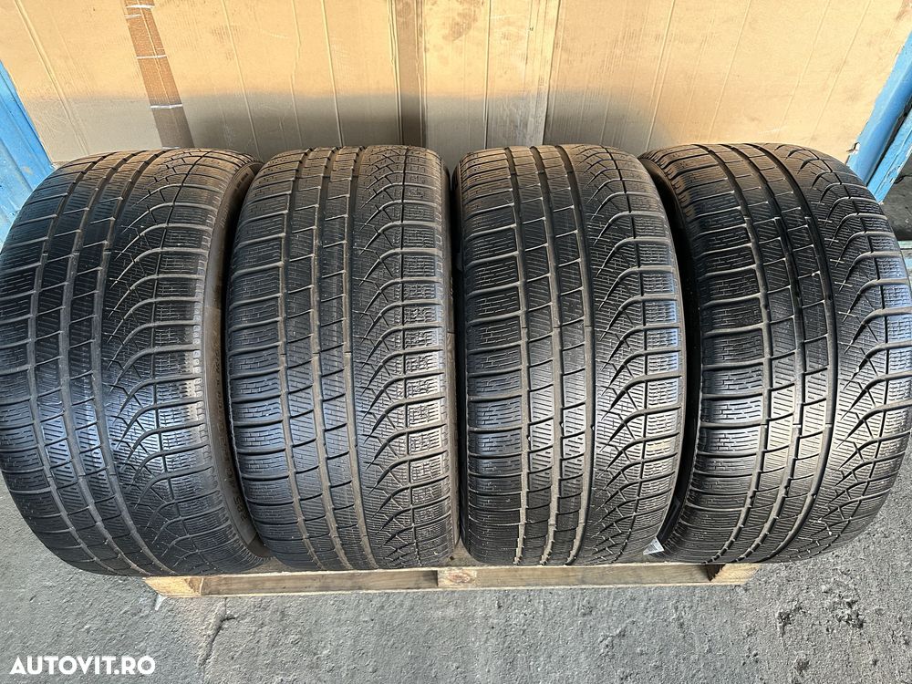 285/40 R20 Pirelli P ZERO Winter NFO Elect Dot 2722 - 1