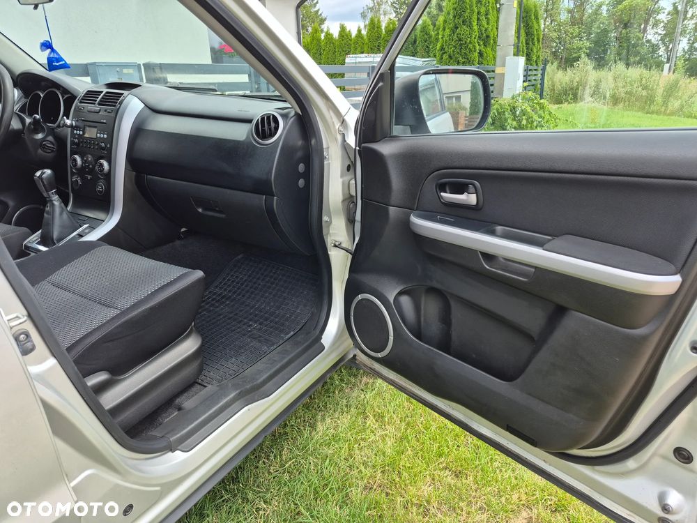 Suzuki Grand Vitara 2.0 - 15